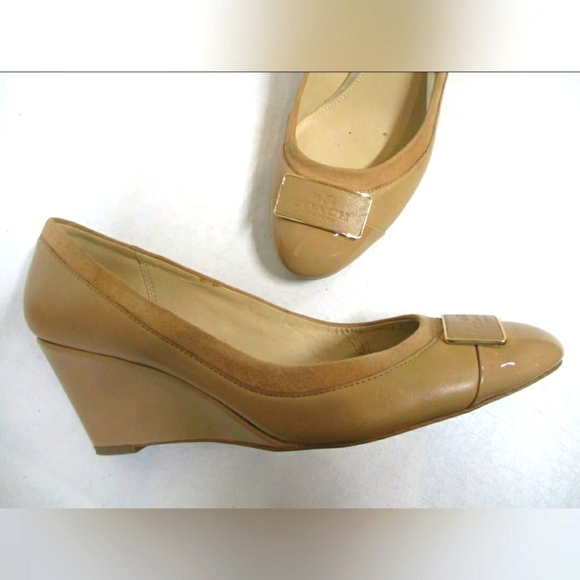 COACH tan nude leather suede trim log front wedge pumps heels shoes sz 7.5 - Picture 1 of 7